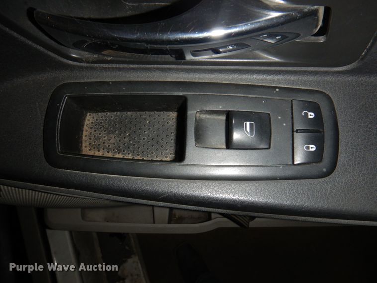 image for item HW9867 2010 Dodge Grand Caravan  van