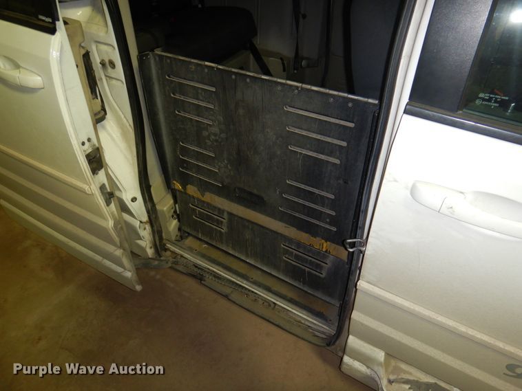 image for item HW9867 2010 Dodge Grand Caravan  van