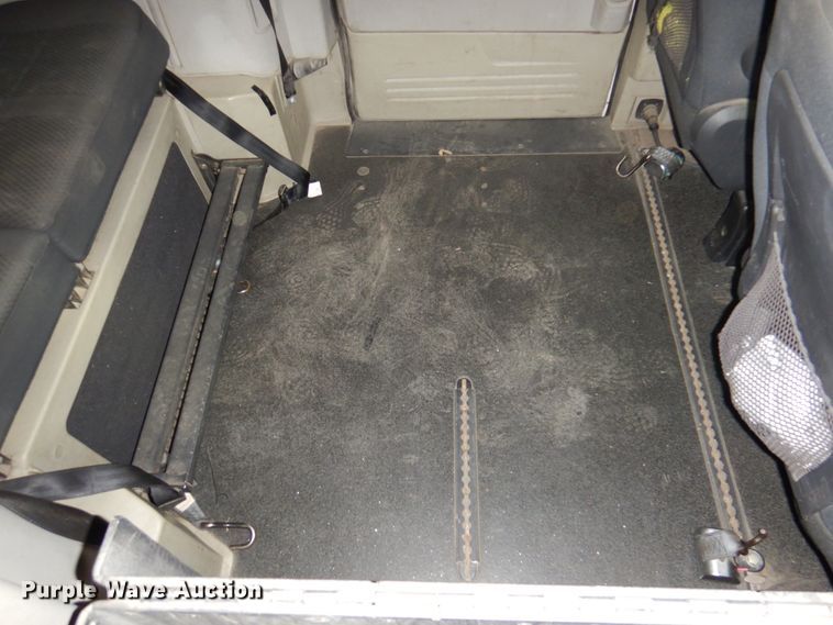 image for item HW9867 2010 Dodge Grand Caravan  van