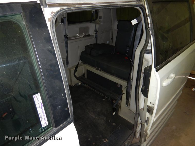 image for item HW9867 2010 Dodge Grand Caravan  van