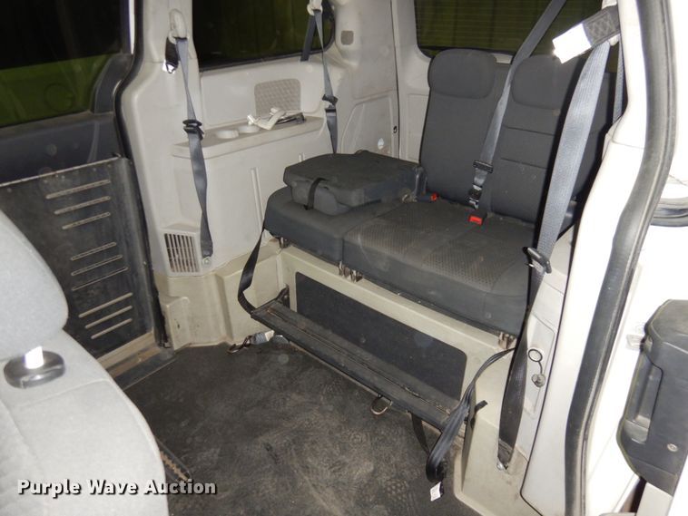 image for item HW9867 2010 Dodge Grand Caravan  van