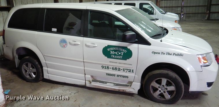 image for item HW9868 2010 Dodge Grand Caravan  van