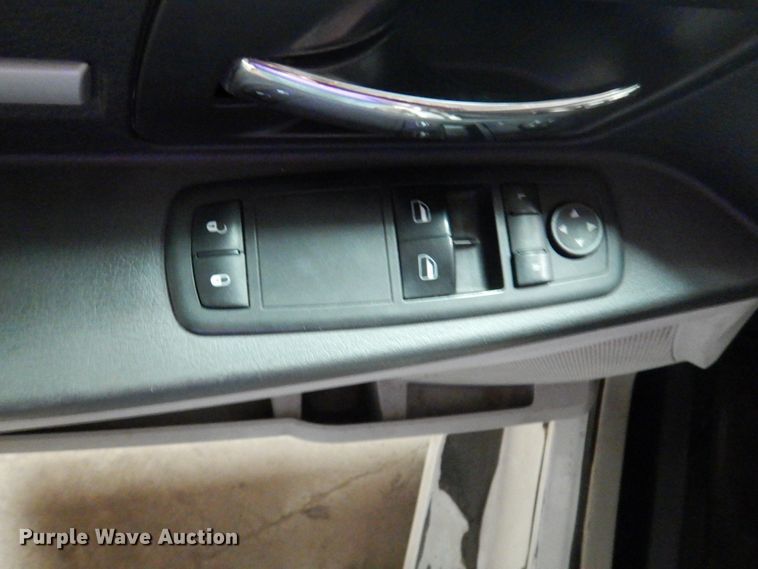 image for item HW9868 2010 Dodge Grand Caravan  van