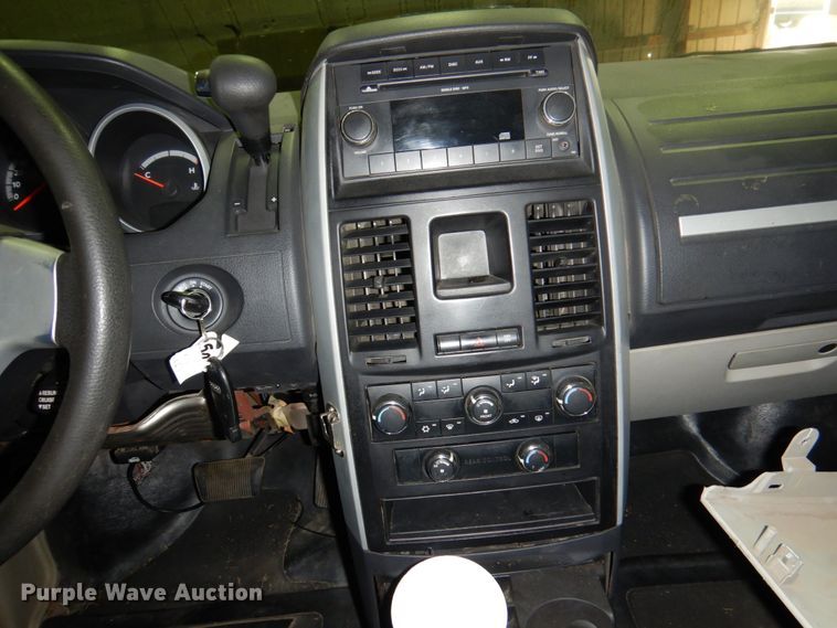 image for item HW9868 2010 Dodge Grand Caravan  van