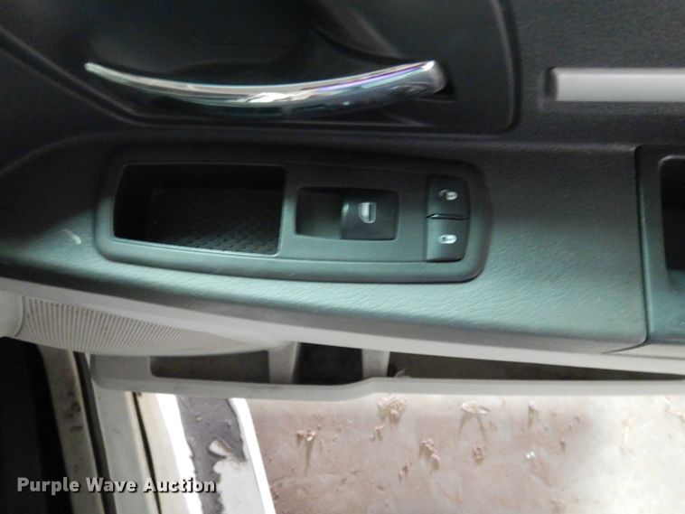 image for item HW9868 2010 Dodge Grand Caravan  van