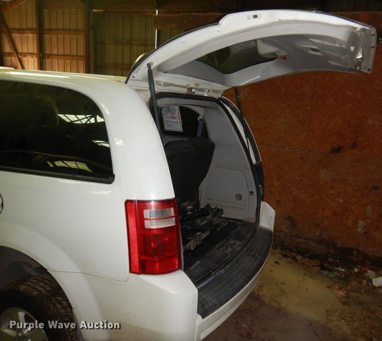 image for item HW9868 2010 Dodge Grand Caravan  van