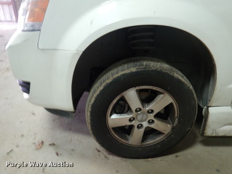 image for item HW9868 2010 Dodge Grand Caravan  van