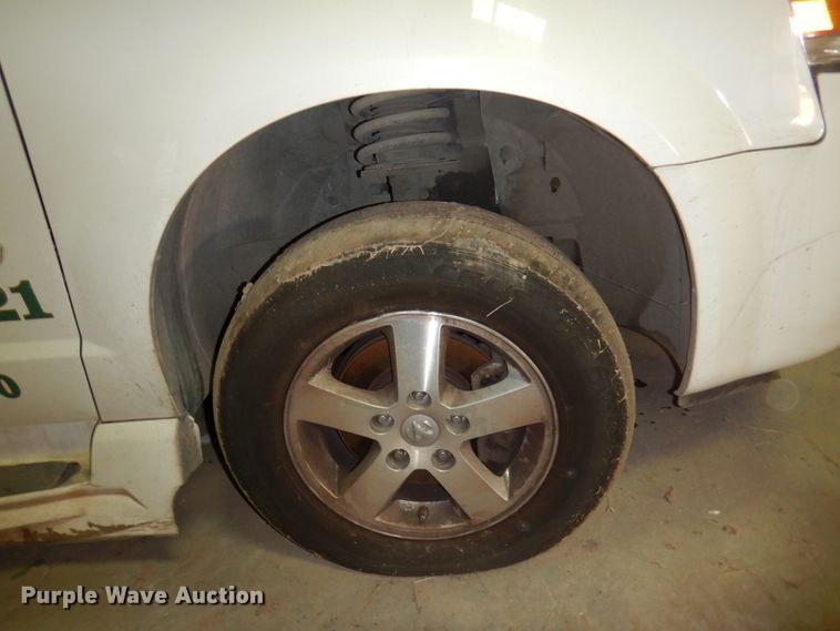 image for item HW9868 2010 Dodge Grand Caravan  van