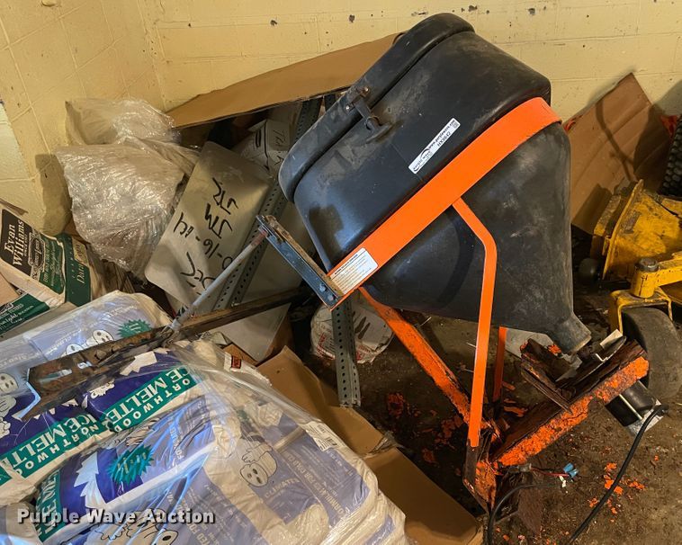 image for item HX9842 Buyers spreader