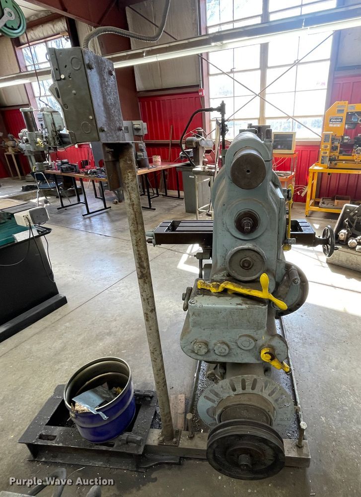 image for item HX9878 Milwaukee  vertical milling machine