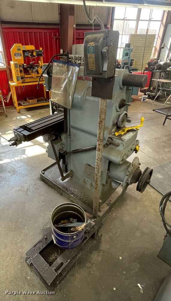 image for item HX9878 Milwaukee  vertical milling machine