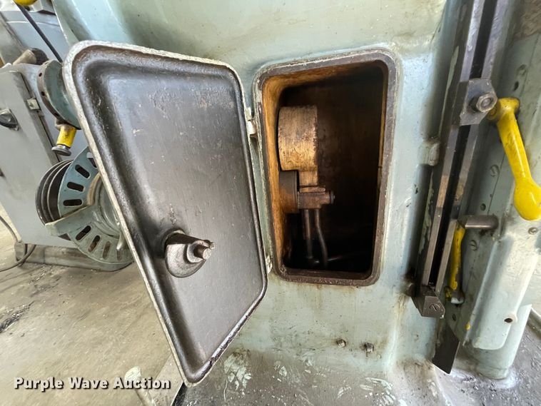 image for item HX9878 Milwaukee  vertical milling machine