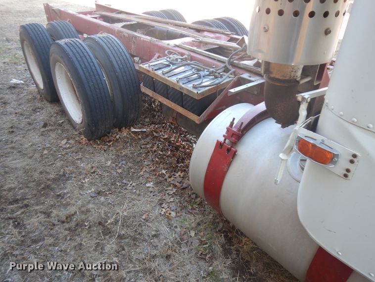 image for item IG9219 1979 Freightliner  semi truck