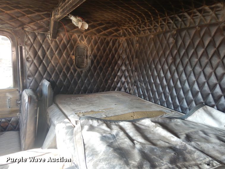 image for item IG9219 1979 Freightliner  semi truck