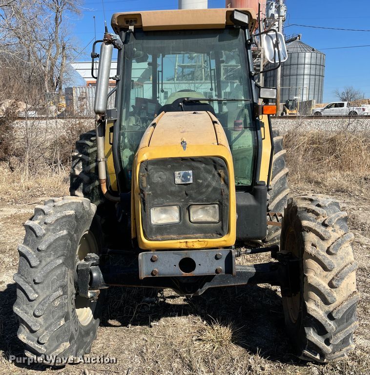 image for item II9247 2002 Challenger MT465  MFWD tractor