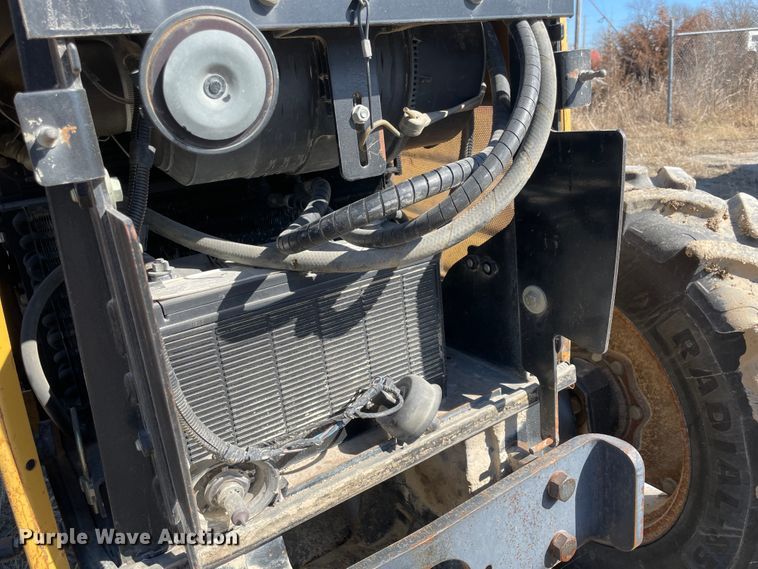 image for item II9247 2002 Challenger MT465  MFWD tractor