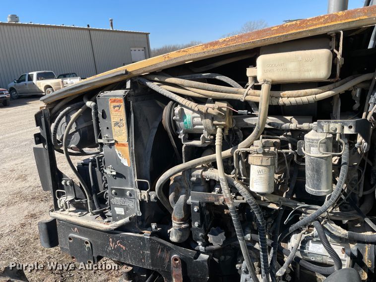 image for item II9247 2002 Challenger MT465  MFWD tractor