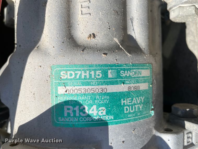 image for item II9247 2002 Challenger MT465  MFWD tractor