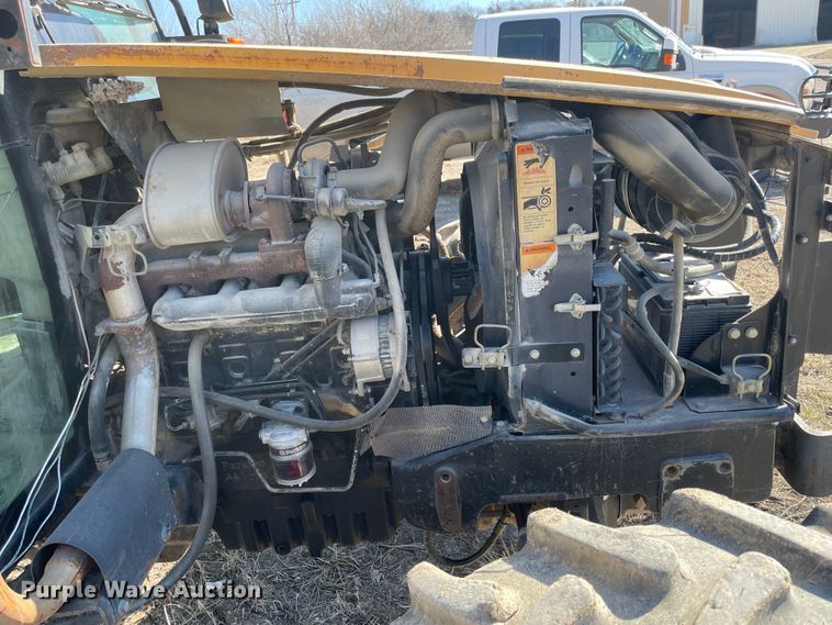 image for item II9247 2002 Challenger MT465  MFWD tractor