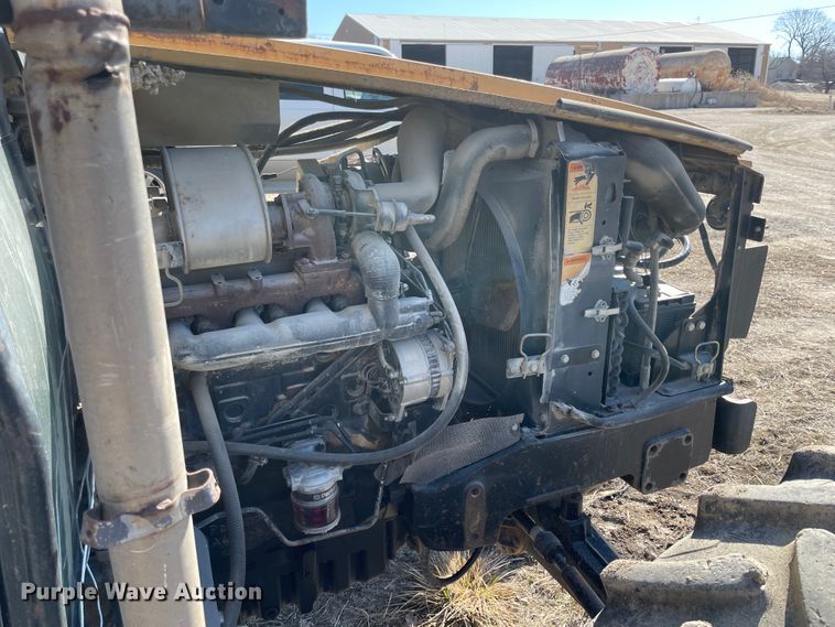 image for item II9247 2002 Challenger MT465  MFWD tractor