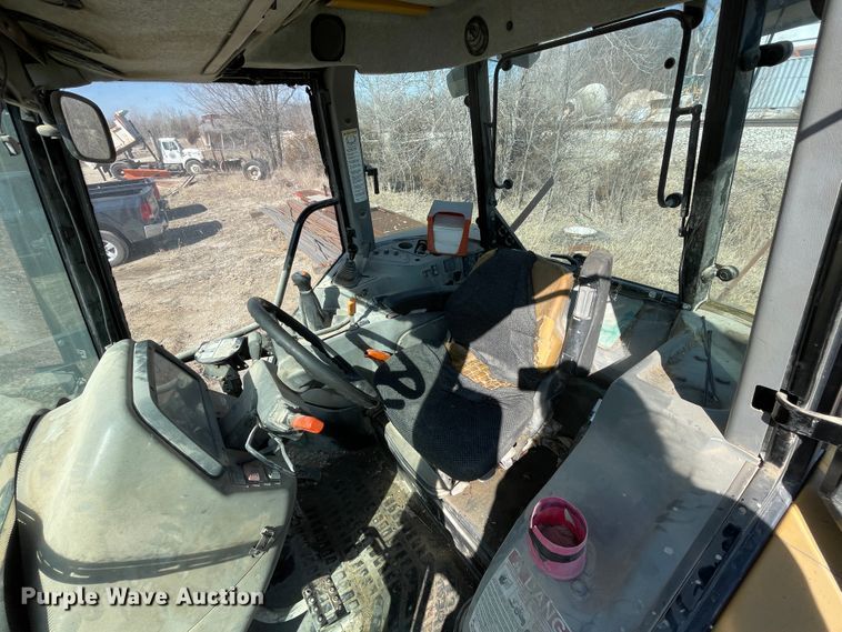 image for item II9247 2002 Challenger MT465  MFWD tractor