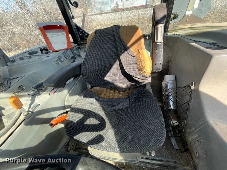 image for item II9247 2002 Challenger MT465  MFWD tractor