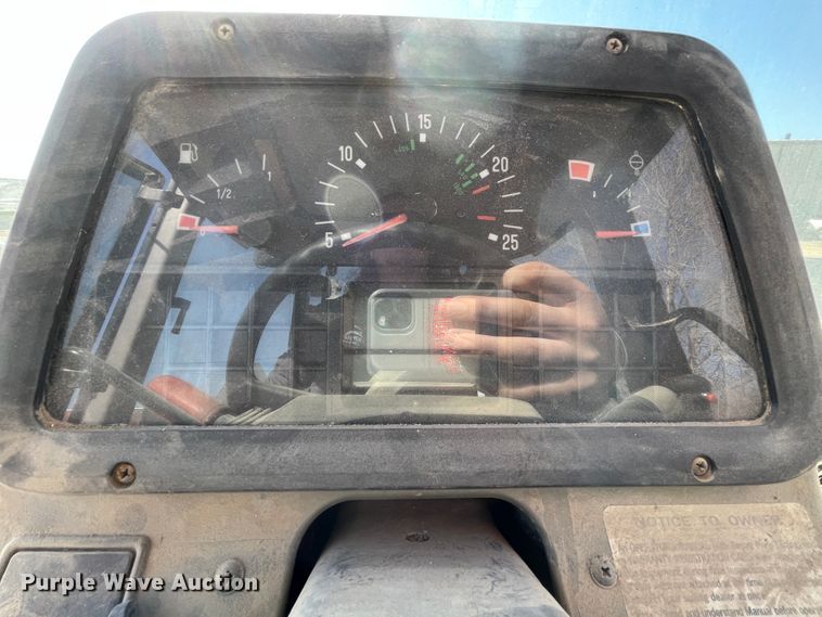 image for item II9247 2002 Challenger MT465  MFWD tractor