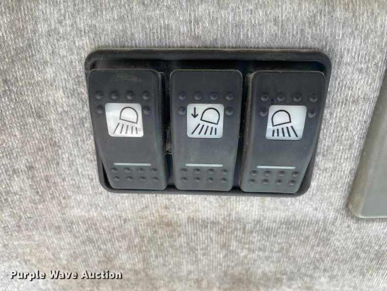 image for item II9247 2002 Challenger MT465  MFWD tractor