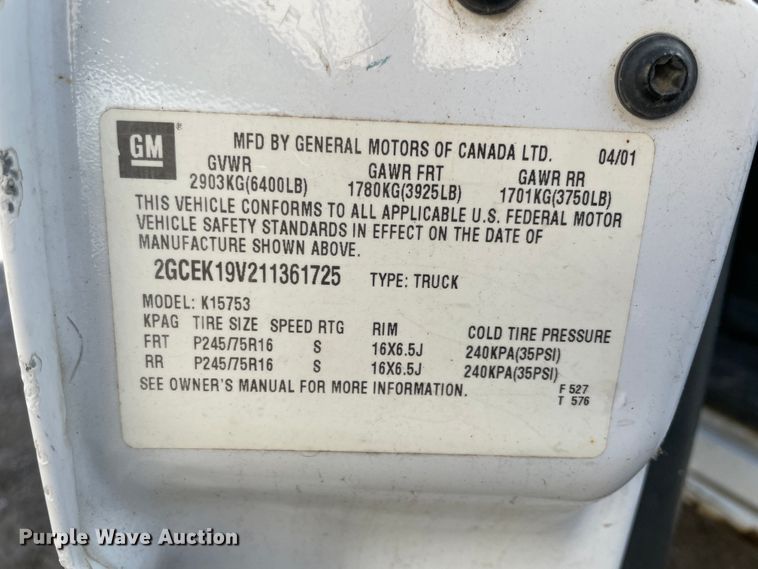 image for item II9273 2001 Chevrolet Silverado 1500  flatbed pickup truck