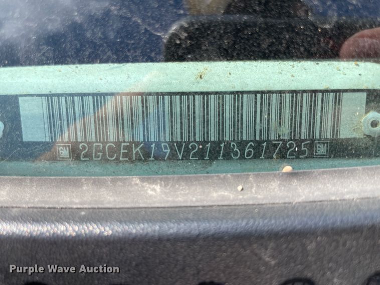 image for item II9273 2001 Chevrolet Silverado 1500  flatbed pickup truck