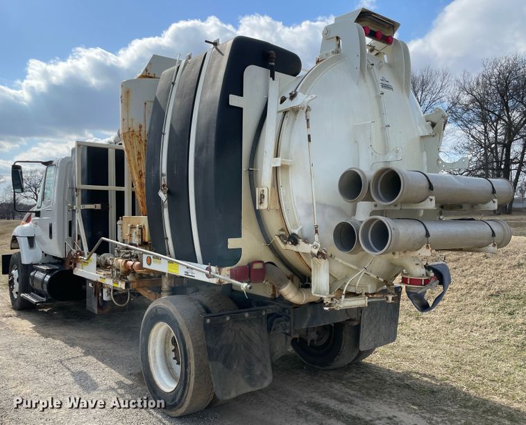 image for item II9280 2005 International 7400  sewer jetter truck