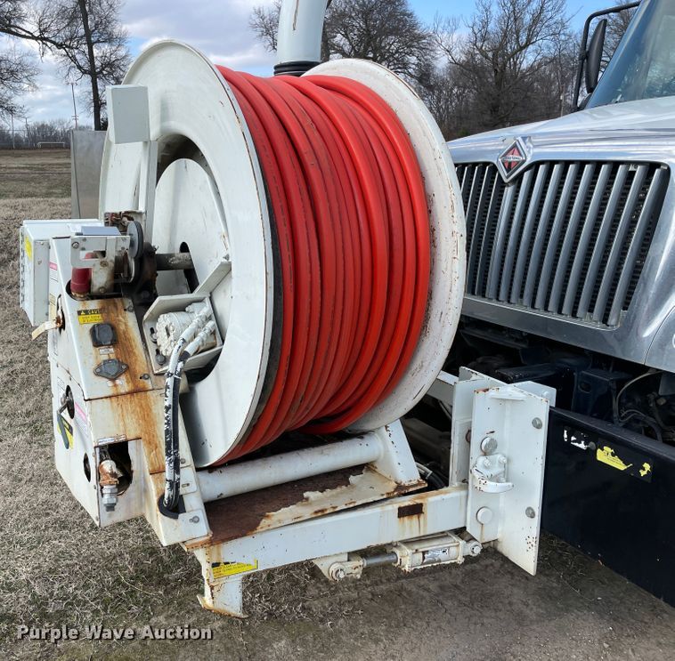 image for item II9280 2005 International 7400  sewer jetter truck