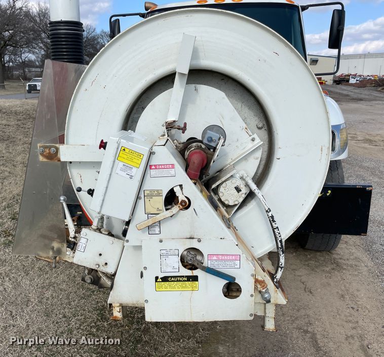 image for item II9280 2005 International 7400  sewer jetter truck