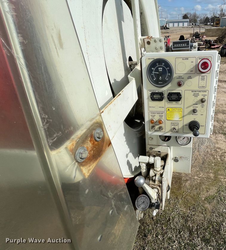 image for item II9280 2005 International 7400  sewer jetter truck