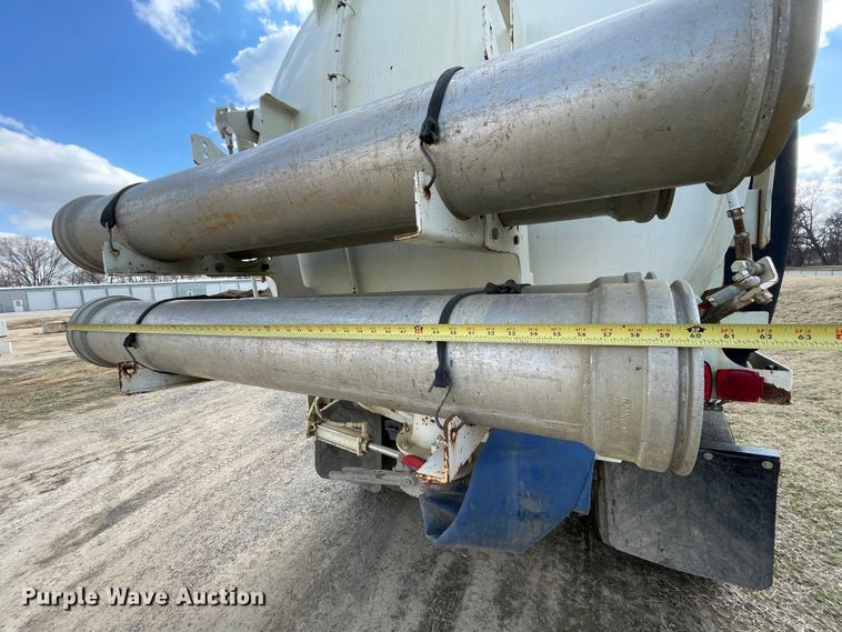 image for item II9280 2005 International 7400  sewer jetter truck