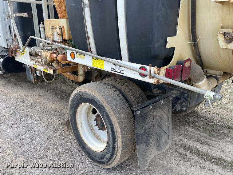 image for item II9280 2005 International 7400  sewer jetter truck