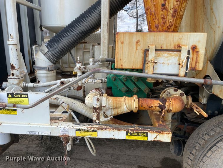 image for item II9280 2005 International 7400  sewer jetter truck