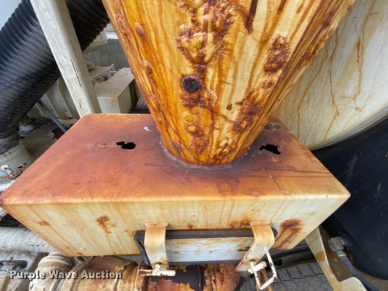 image for item II9280 2005 International 7400  sewer jetter truck