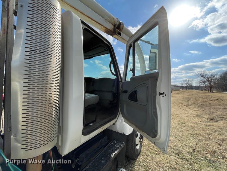 image for item II9280 2005 International 7400  sewer jetter truck