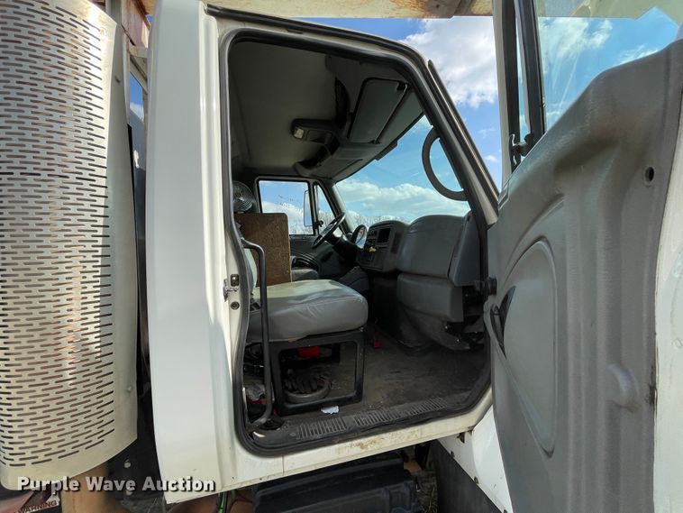 image for item II9280 2005 International 7400  sewer jetter truck