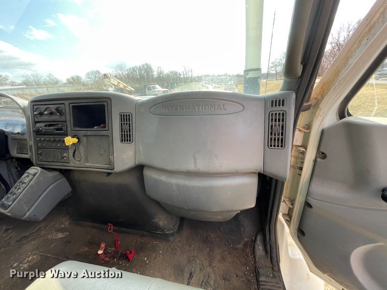 image for item II9280 2005 International 7400  sewer jetter truck