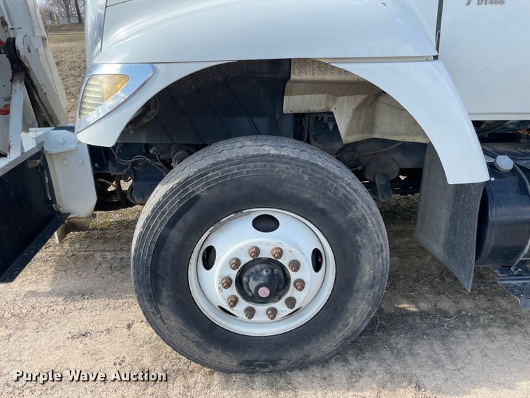 image for item II9280 2005 International 7400  sewer jetter truck