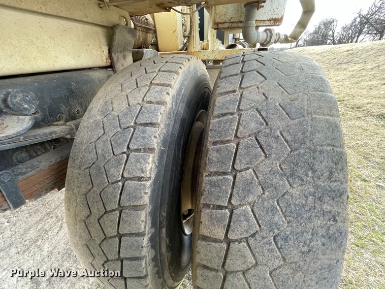 image for item II9280 2005 International 7400  sewer jetter truck