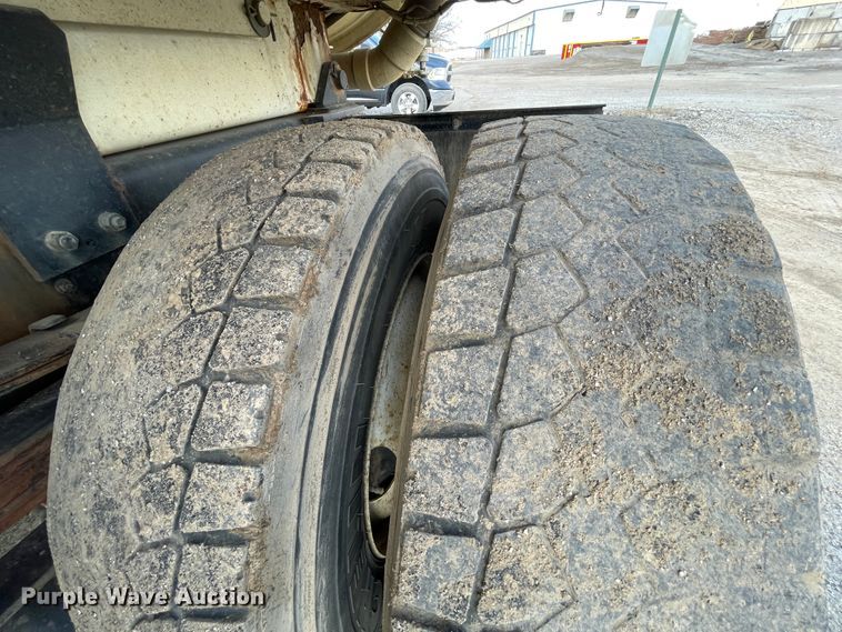 image for item II9280 2005 International 7400  sewer jetter truck