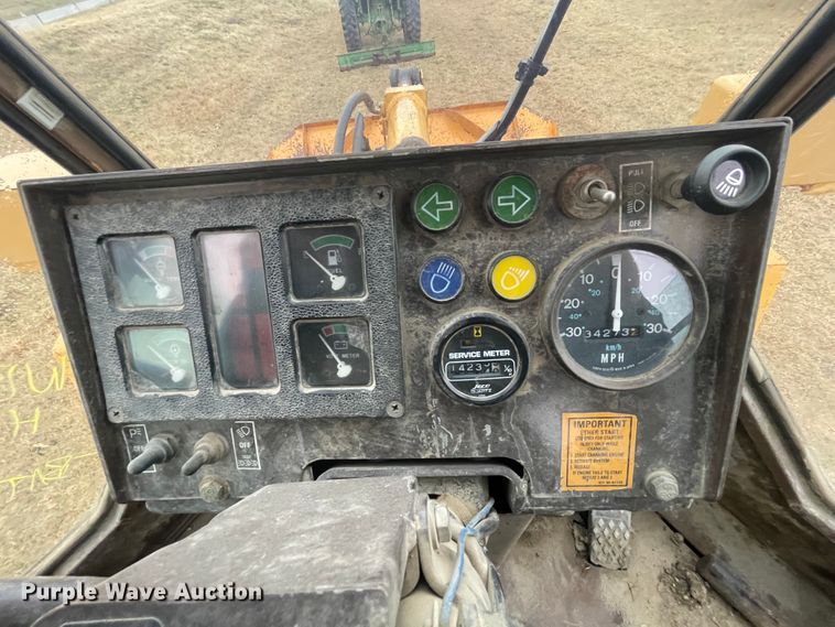 image for item II9281 1994 Dresser 518  wheel loader
