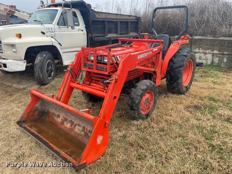 image for item II9284 Kubota L2850  MFWD tractor