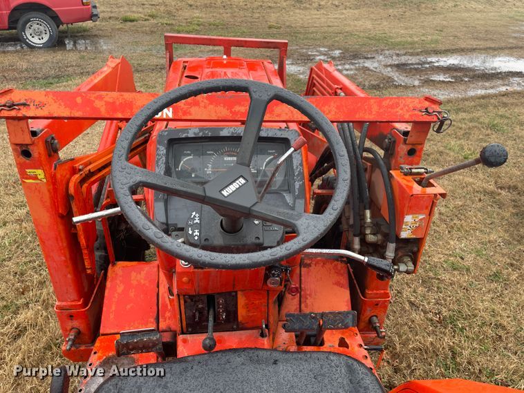 image for item II9284 Kubota L2850  MFWD tractor