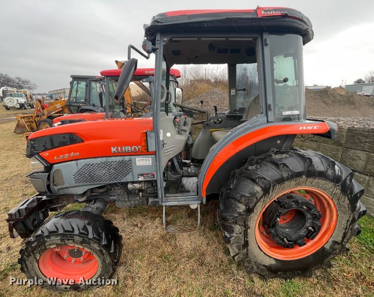 image for item II9289 Kubota L5240  MFWD tractor