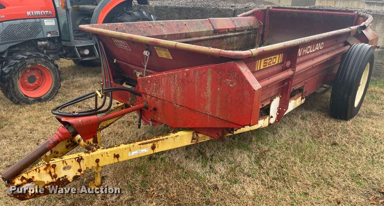 image for item II9290 New Holland 520  manure spreader
