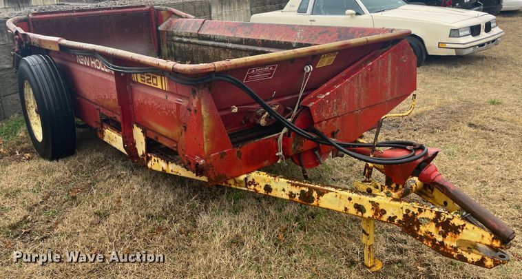 image for item II9290 New Holland 520  manure spreader
